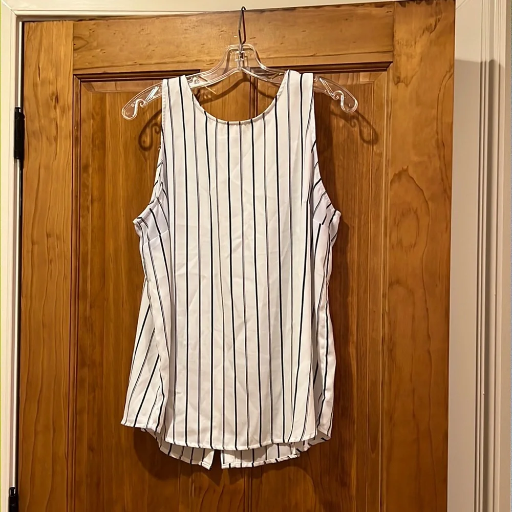 Dalia sleeveless top - Picture 1 of 5